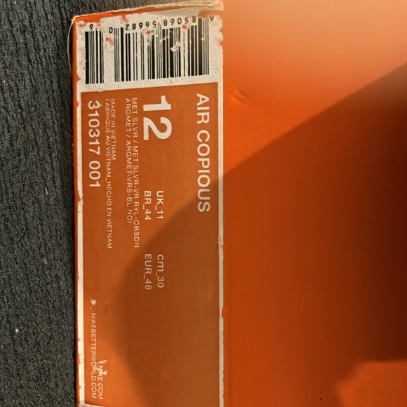 Men’s Nike Air Copious sneakers in excellent used condition. - Picture 4 of 4